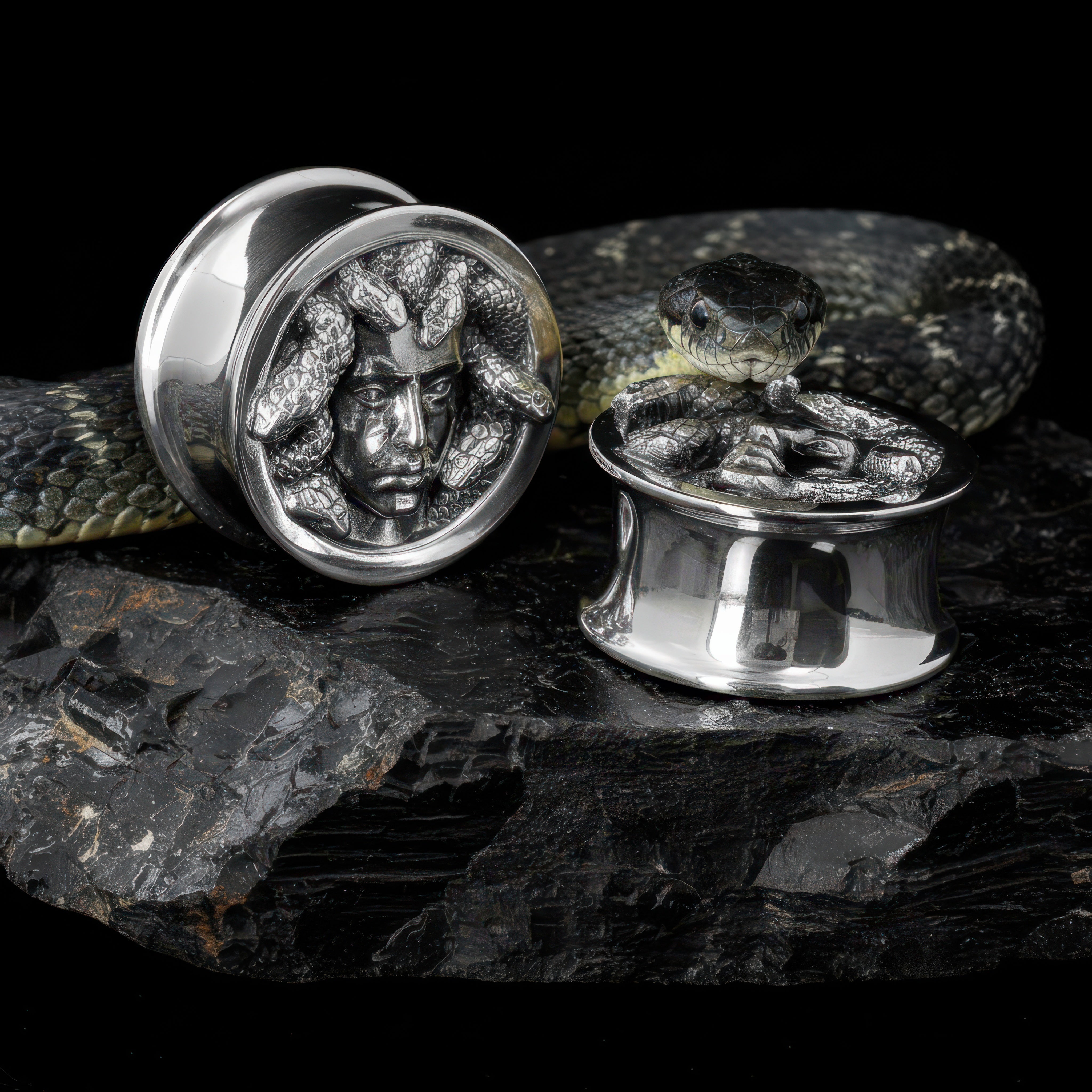 Medusa Ear Tunnel in 925 Silver | Maison des Tanneurs x Flibustier Paris (limited edition)