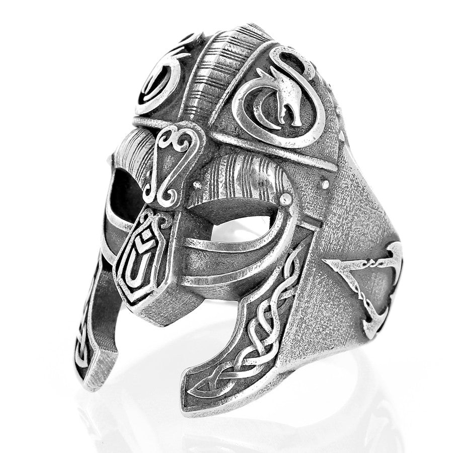 Bague Casque Viking en argent - Hjálmur Eivors - Bijou officiel Assassin's Creed Valhalla x Flibustier Paris