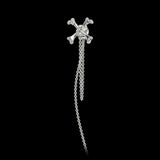 Emeraldas | Boucle d'oreille crossbones avec chaîne pendante