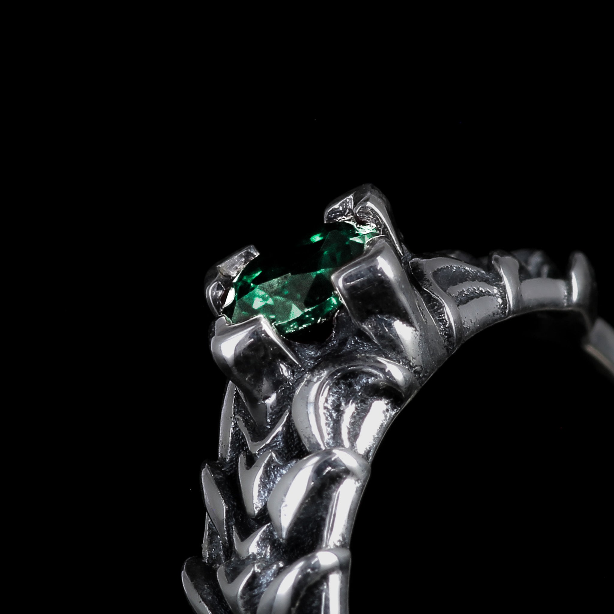 Dunkle Krone | Creolen aus 925er Sterlingsilber – Smaragd