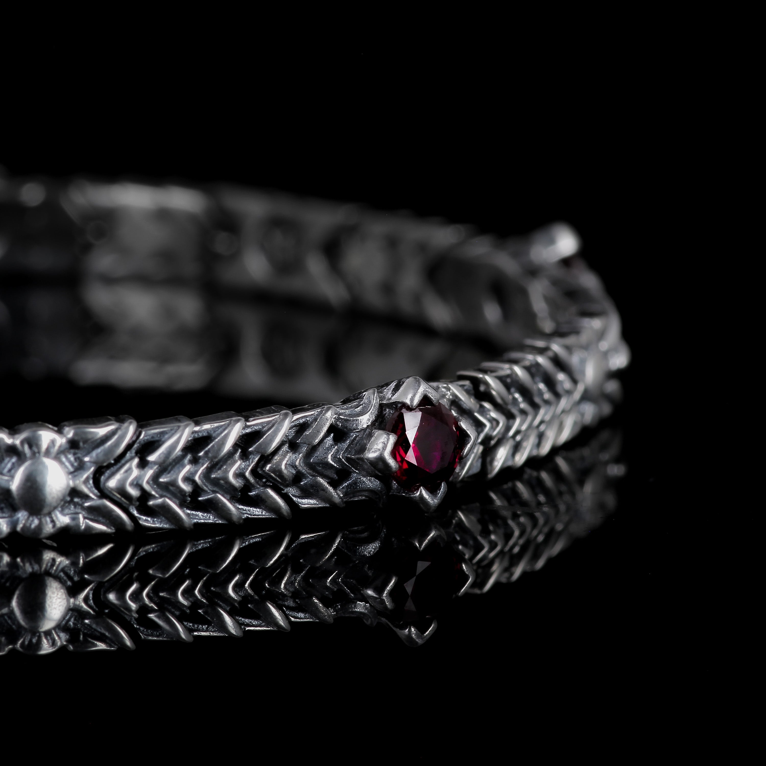 Dark Crown | Armband aus 925er Sterlingsilber und Rubin-Zirkon