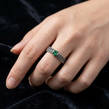 Dunkle Krone | Ring aus 925er Sterlingsilber und smaragd Zirkonia