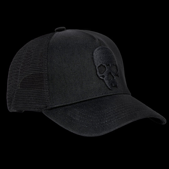 Casquette trucker broderie 3D tête de mort Jolly Roger noire