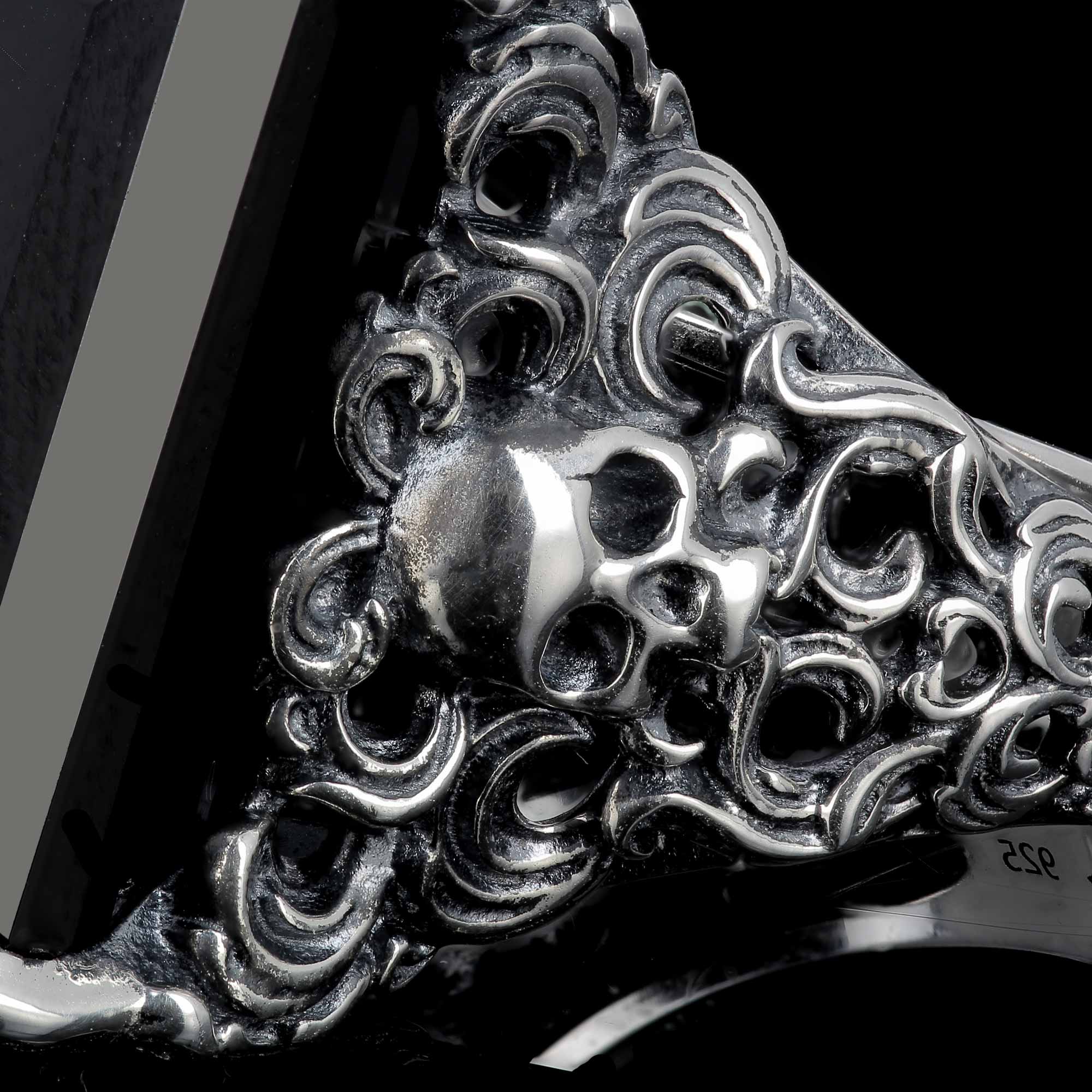 Cocktailring aus Silber und Onyx | Anima Messis Obscura