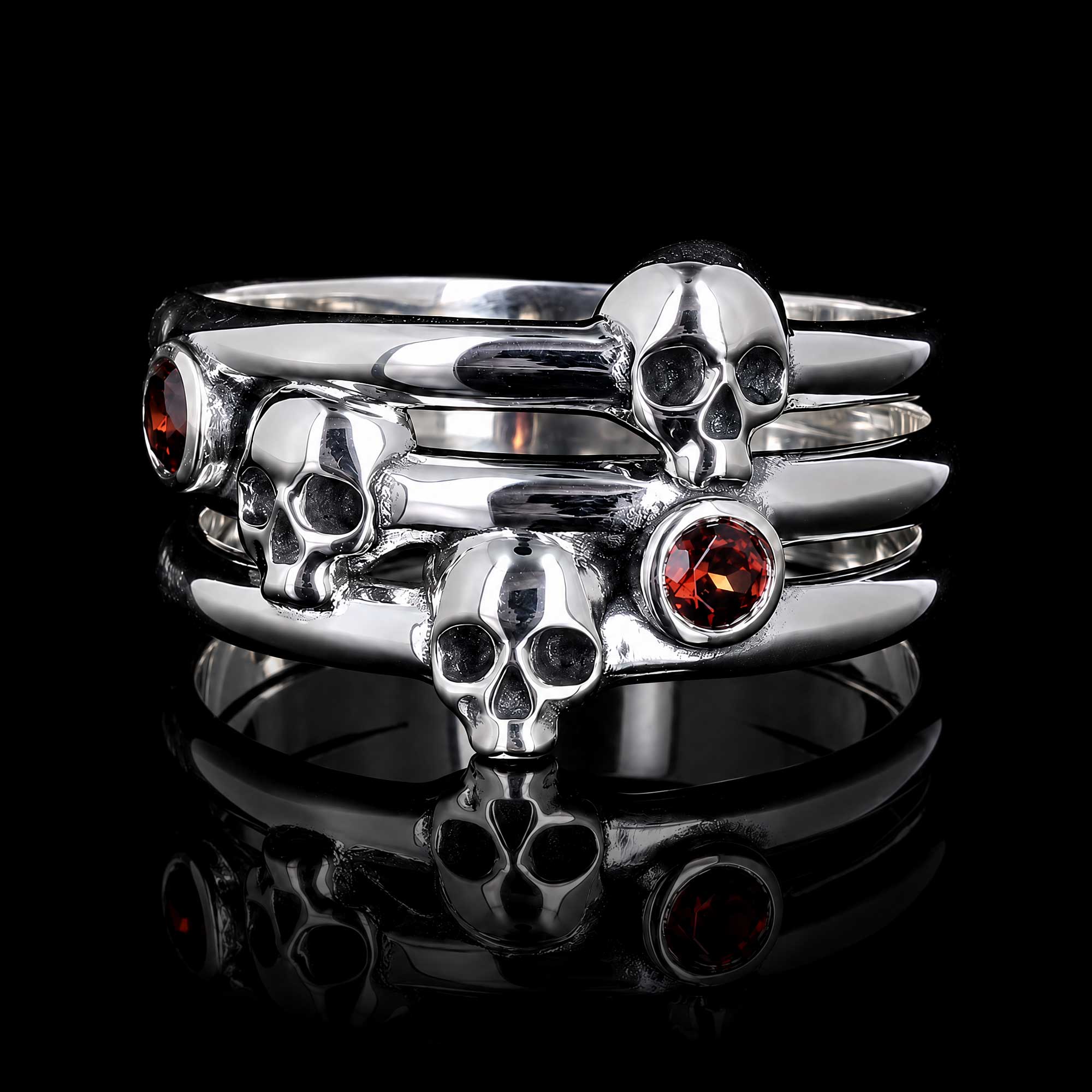 Bague Eternity en argent 925, anneaux superposés ornés de petits crânes et de deux grenats naturels sertis