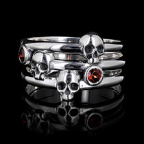 Bague Eternity en argent 925, anneaux superposés ornés de petits crânes et de deux grenats naturels sertis