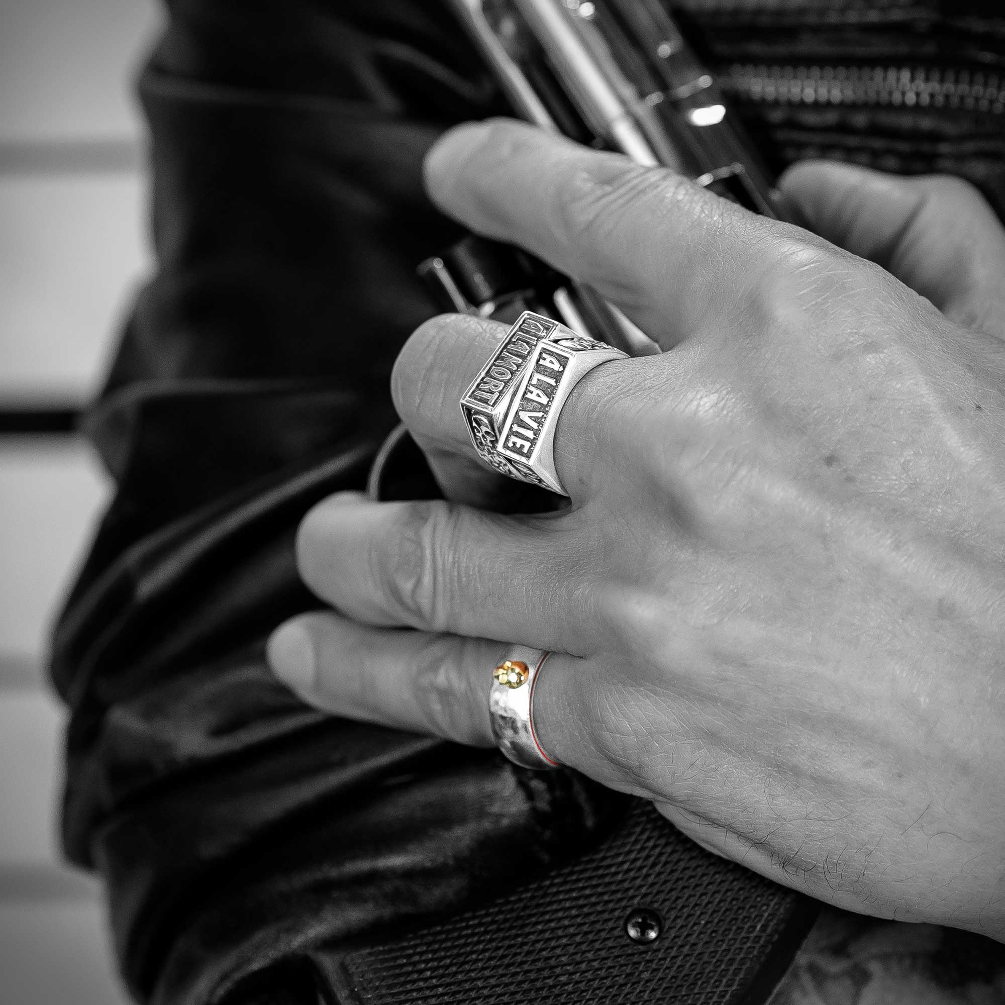 Das Zeichen der Piraten  - Totenkopfring aus 925er Sterlingsilber